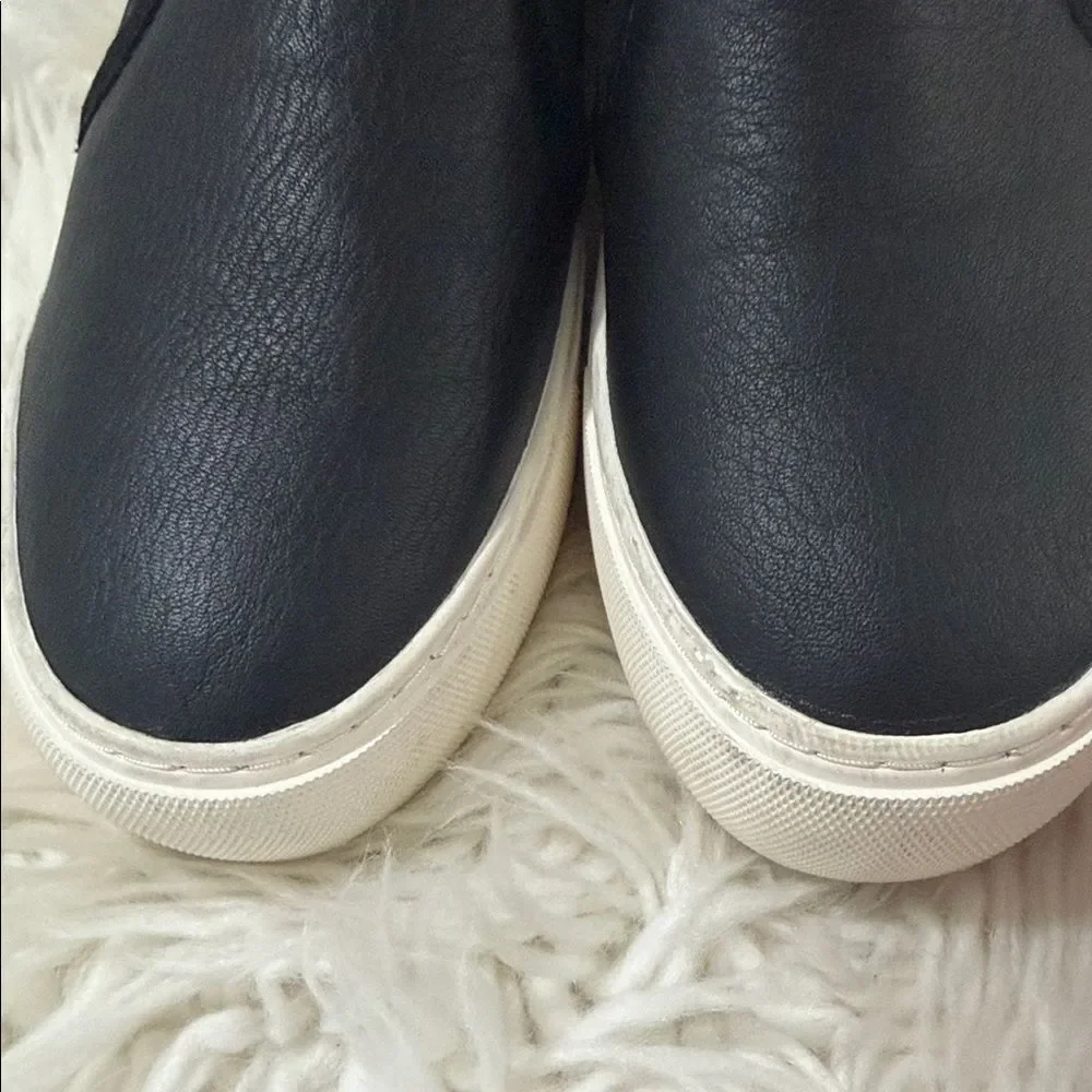 UGG Big Girl Black Leather Flats Size 5